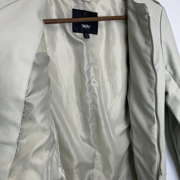 - Mossimo Off-White Faux Leather Jacket - Picture 8 of 10